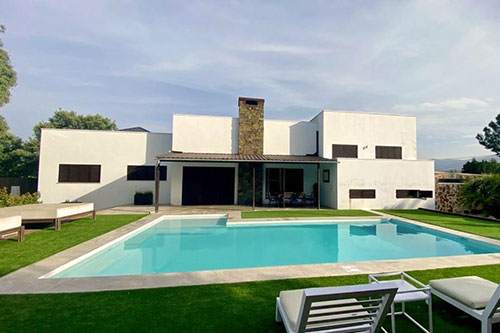 Alquiler de casas con piscina en España: por qué reservar con antelación marca la diferencia