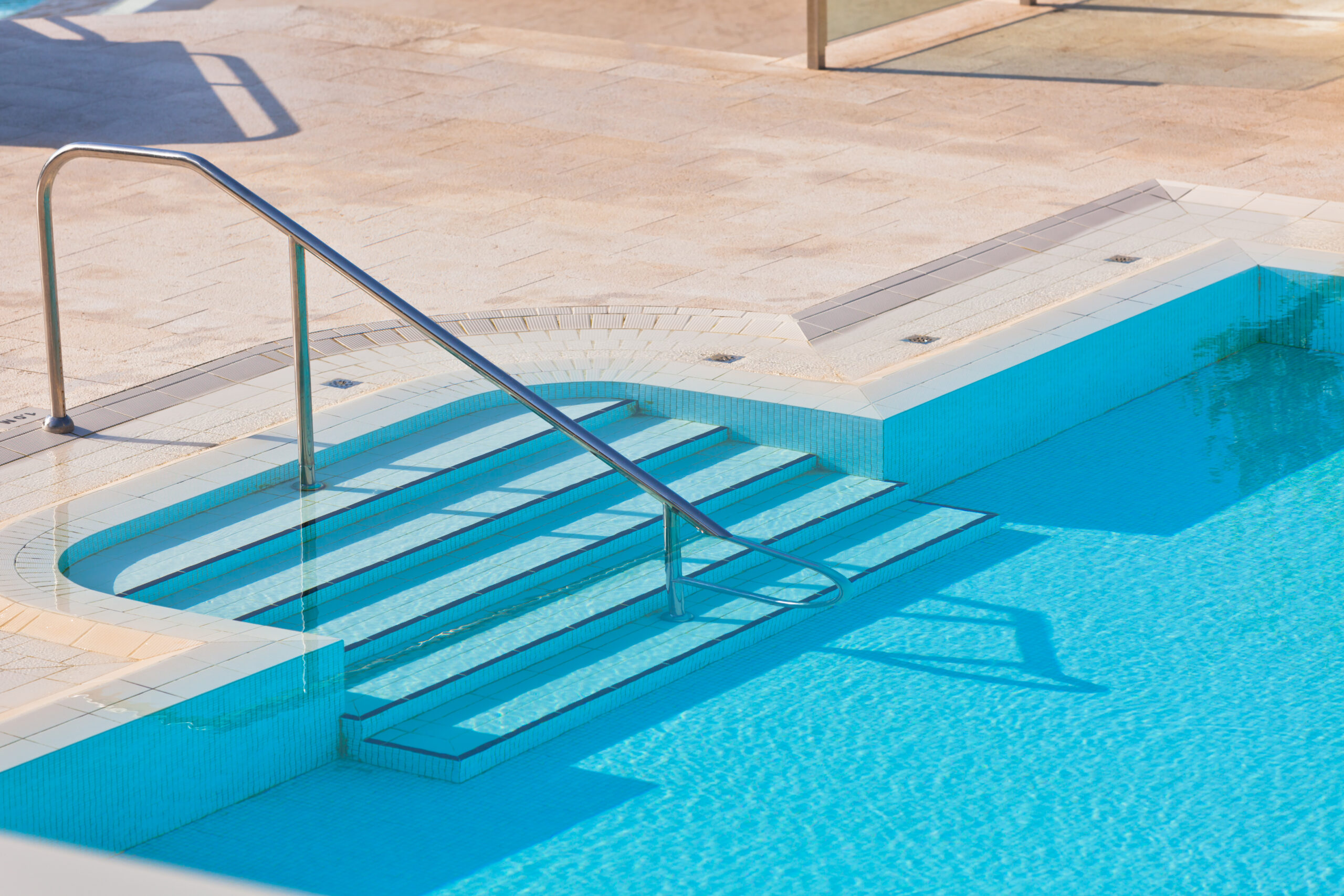 Alquilar tu piscina en Sevilla, Madrid o Córdoba: cómo generar ingresos con tu espacio